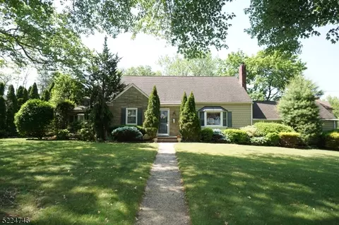 21 Orchard Ter, Clark, NJ 07066