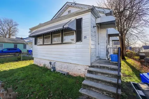 25 Fiat Ave, Woodbridge Twp, NJ 08830