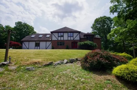 251 Stanhope Rd, Sparta, NJ 07871