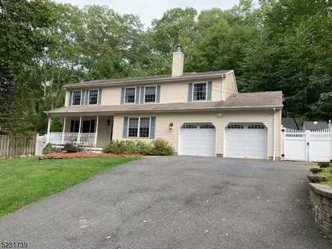 18 Mohican Ave, Roxbury Twp, NJ 07850