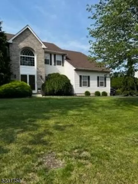 8 Hageman Rd, East Franklin, NJ 08873