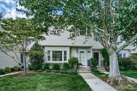 18 Essex Dr, Mendham Boro, NJ 07945