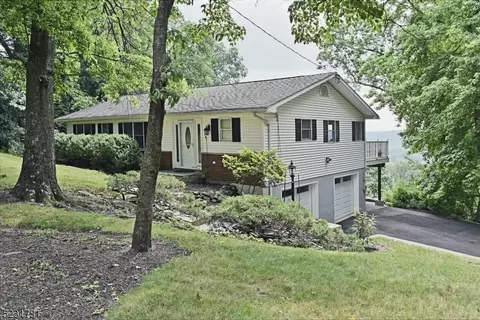54 Hillcrest Dr, Denville, NJ 07834