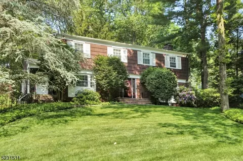 105 Exeter Dr, Berkeley Heights, NJ 07922 photo 1