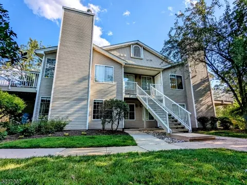 9 Pine Ct, Bedminster, NJ 07921