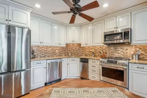 206 Drake Ln, Ledgewood, NJ 07852
