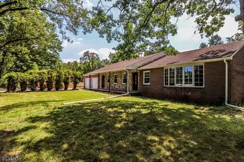 250 Treptow Rd, East Franklin, NJ 08873