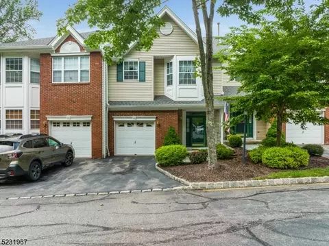 46 Kensington Dr, Randolph, NJ 07869