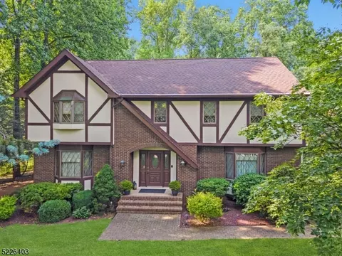 6 Geiger Ln, Warren, NJ 07059