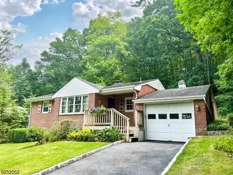 32 Greenhill Rd, Hamburg, NJ 07419