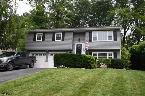 4 Cedar Knoll Way, Hamburg, NJ 07419