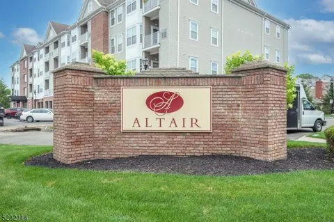 142 Cory Ln #142, Elmwood Park, NJ 07407