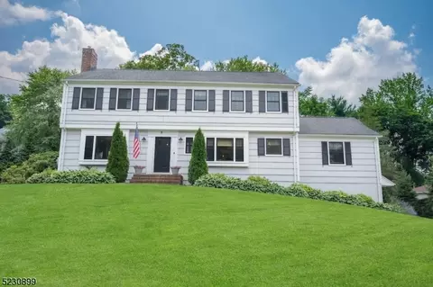8 Bradwahl Dr, Morristown, NJ 07960