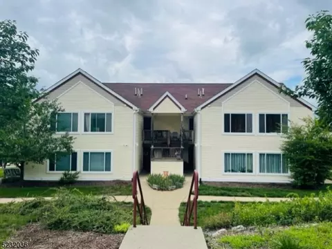155 Falcon Ridge Way #155, Hamburg, NJ 07419