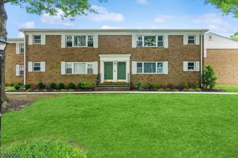 160 Evergreen Rd #17B, Edison, NJ 08837