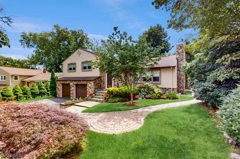 106 Squire Hill Rd, Montclair, NJ 07043
