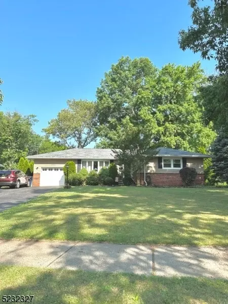 532 Valley Rd, Clark, NJ 07066