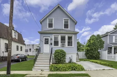 940 Oak St, Roselle, NJ 07203