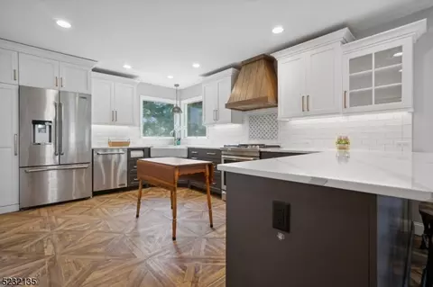 37 Fairview Ave, Clinton, NJ 08809