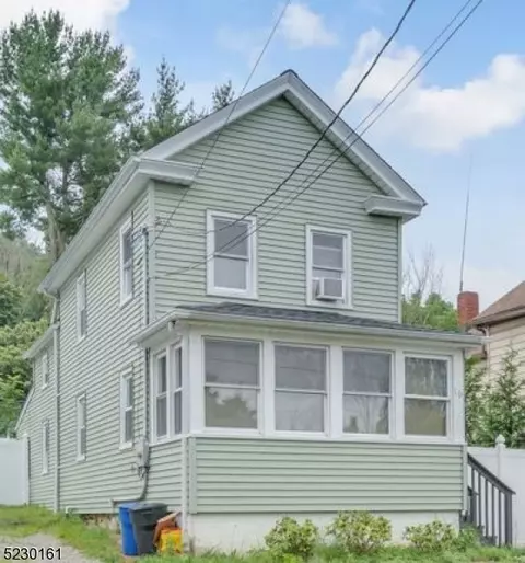 16 Green St, Oxford, NJ 07863