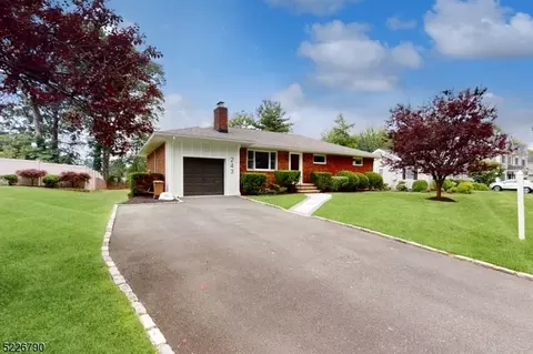 243 Old Tote Rd, Mountainside, NJ 07092