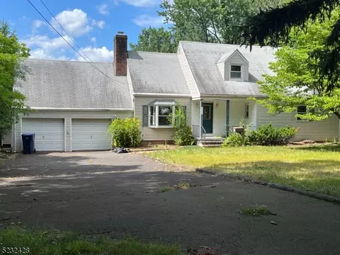 432 Oak Ridge Rd, Clark, NJ 07066