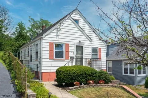 50 Gillespie Rd, Bloomfield, NJ 07003