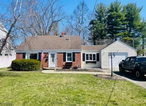 25 Village Rd, Pequannock Twp, NJ 07444