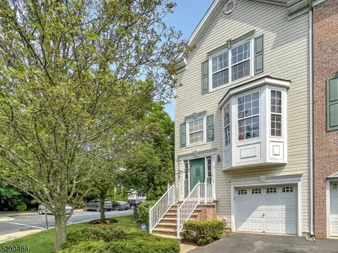 1 Dogwood Ln, Phillipsburg, NJ 08865