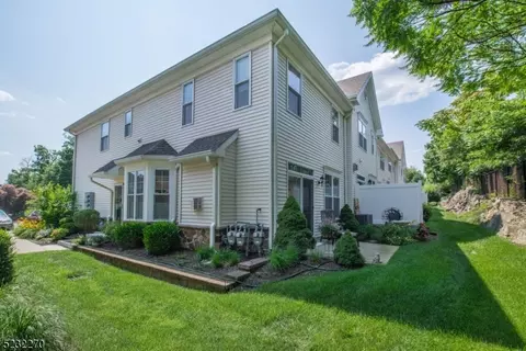 26 Parkside Dr, Haskell, NJ 07420
