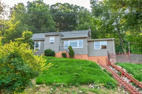 3 Florence St, Stanhope, NJ 07874