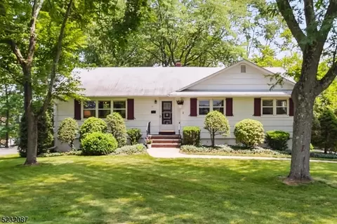 41 Ronald Dr, East Hanover, NJ 07936