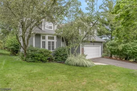127 Autumn Ridge Rd, Bedminster, NJ 07921