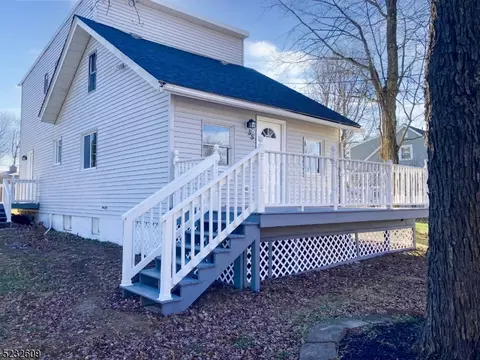 55 Fairview Dr, West Milford Twp, NJ 07421
