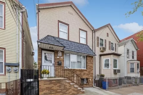39 Nichols St, Newark, NJ 07105