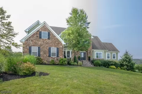 4 Glacier Way, Union Twp, NJ 08867