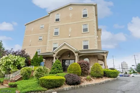 969-981 South St #4D, Elizabeth, NJ 07202