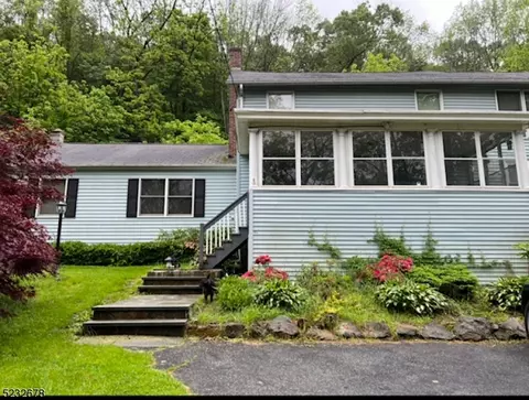 45 Academy St, Oxford, NJ 07863
