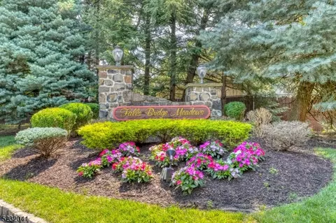 48 Falls Bridge Dr #48, Totowa, NJ 07512