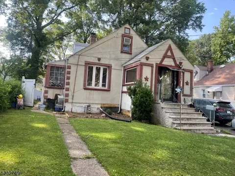 568 W 5th Ave, Roselle, NJ 07203