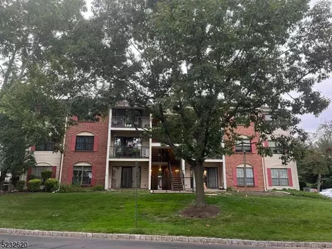 2 Rickard Ct, Lawrence Township, NJ 08648