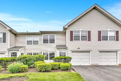 5 Hampton Pl, East Brunswick, NJ 08816