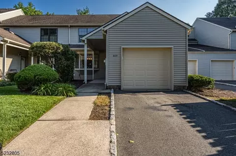 605 Revere Ct, Flemington, NJ 08822