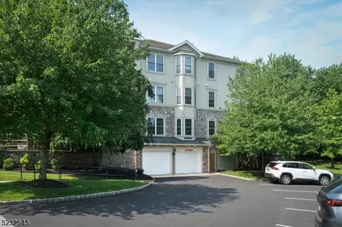 205 Holly Ln, Cedar Grove, NJ 07009