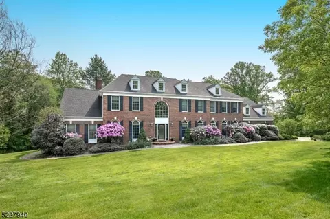 3 Luce Ct, Far Hills, NJ 07931