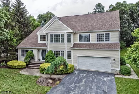 32 Cobblestone Ter, Montville, NJ 07045