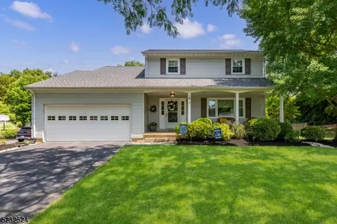 8 Mary Jo Crst, High Bridge, NJ 08829