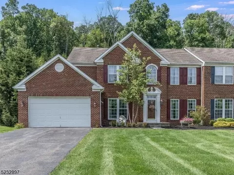 24 Primrose Ln, Sparta, NJ 07871