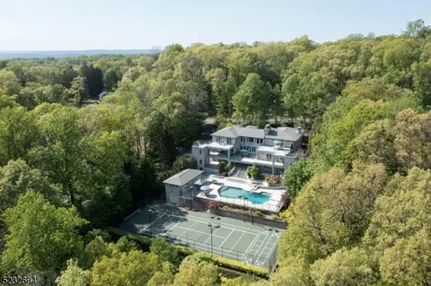 58 Ridge Rd, Watchung, NJ 07069