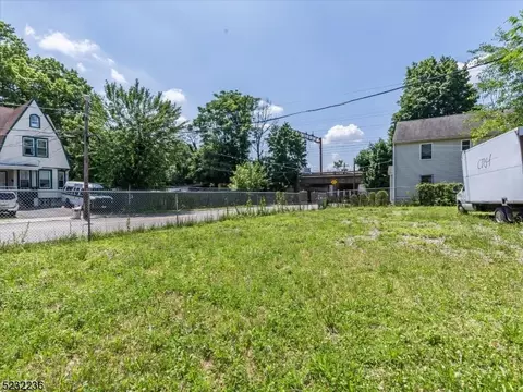 27 Oakwood Ave, City Of Orange Twp, NJ 07050